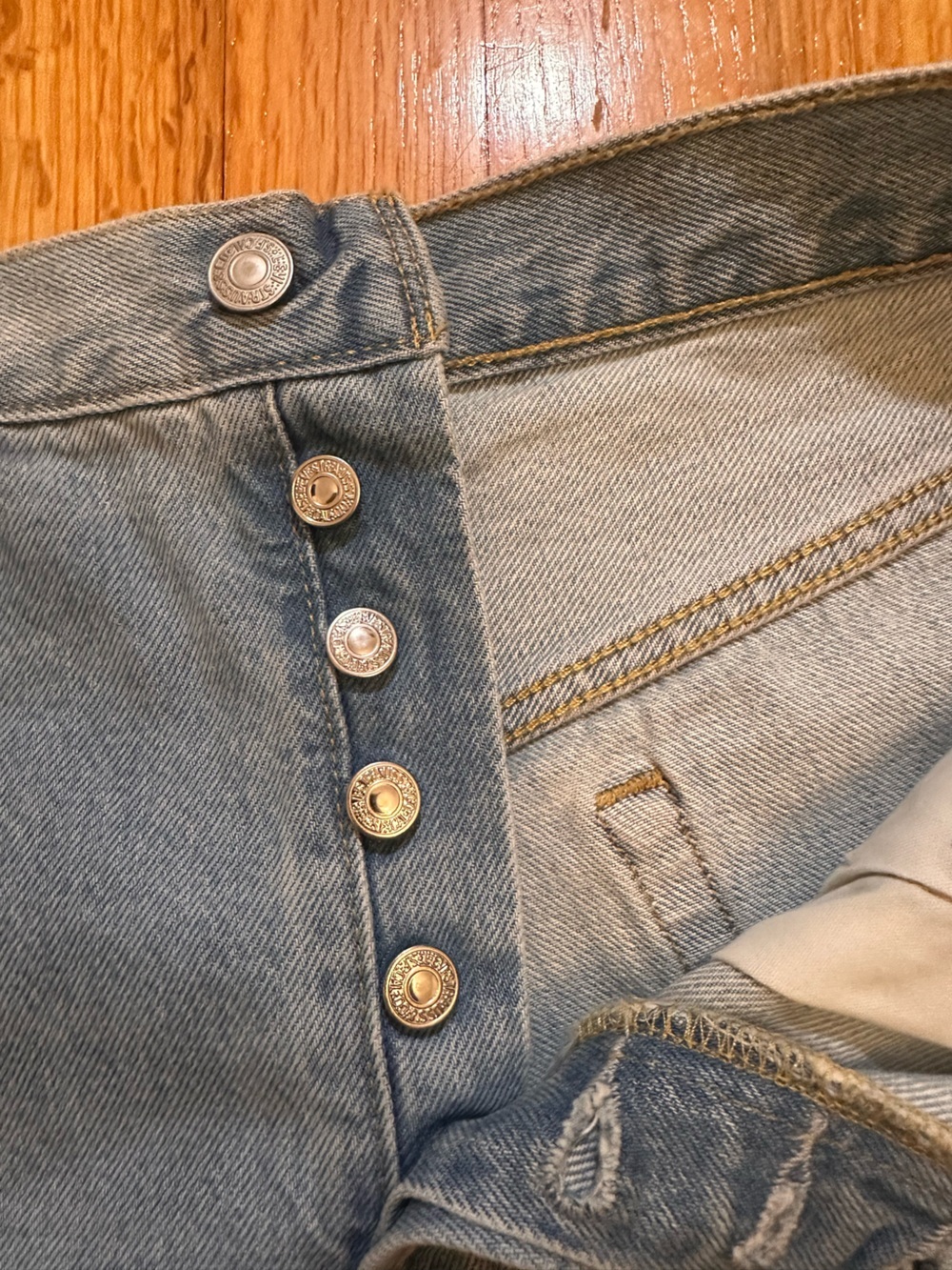 Levi's 501 shorts  denim with a distressed, raw frayed hem size 31(j6) - Picture 7 of 10